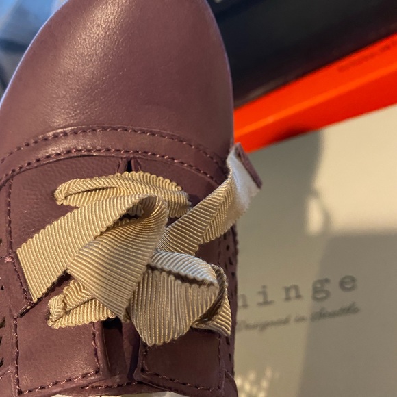 Hinge ( designed in seattle) berry bootie size 7 M - Picture 2 of 6